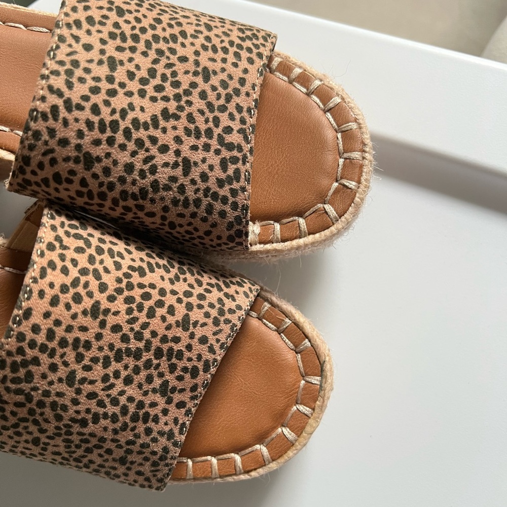Universal Thread Leopard Platform Sandals - Picture 6 of 6